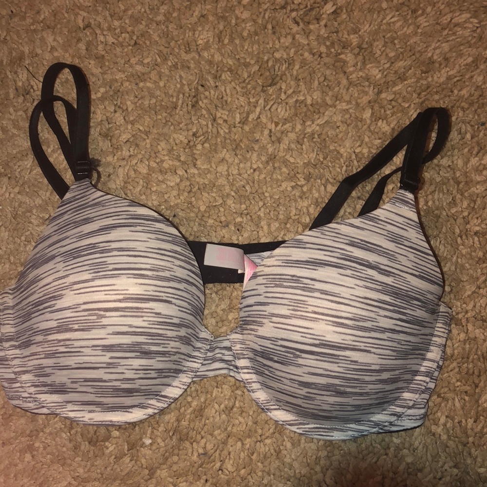VS PINK tee shirt wear everywhere bra